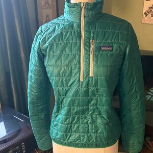 Patagonia Women's Teal Quilted Pullover Jacket